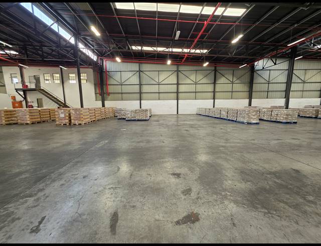 2,268M² WAREHOUSE TO LET IN ROBERTSHAM